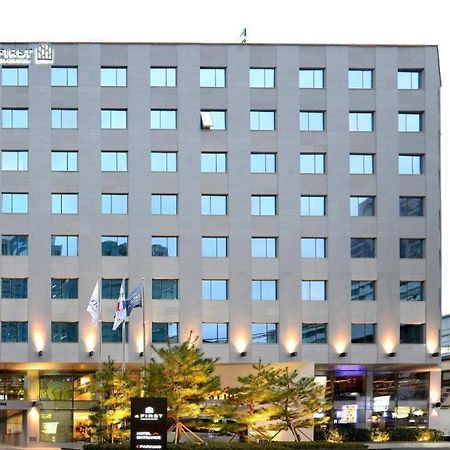 Afirst Hotel Myeongdong Сеул Екстериор снимка
